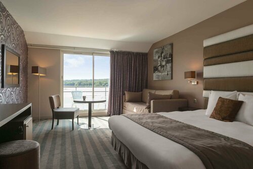 Гостиница Hotel The Originals du Golf de l'Ailette Laon Sud в Суассоне