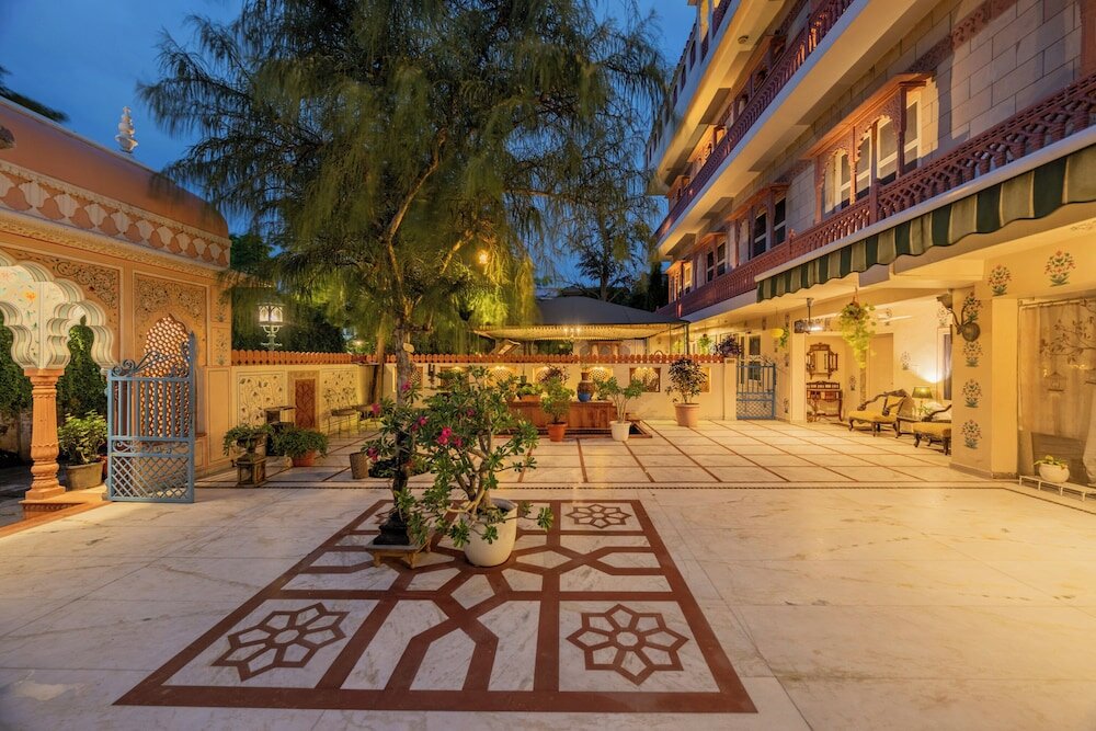 Фото Suryaa Villa - A City Centre Hotel