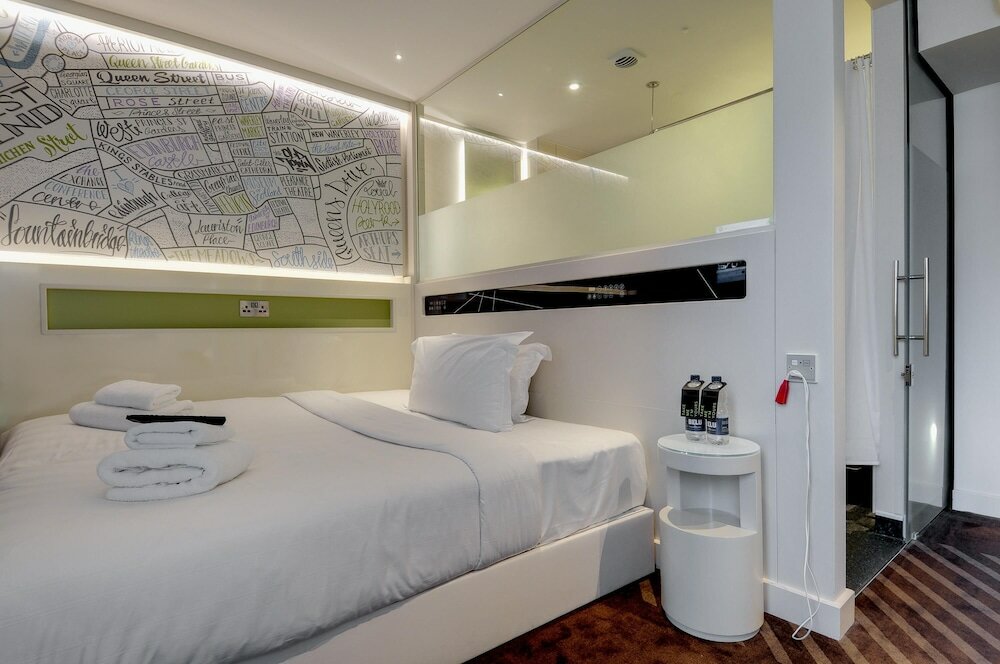 Фото Hub by Premier Inn London Covent Garden