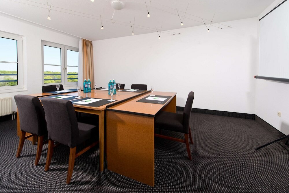 Фото Отель Coffee Fellows Frankfurt-Airport