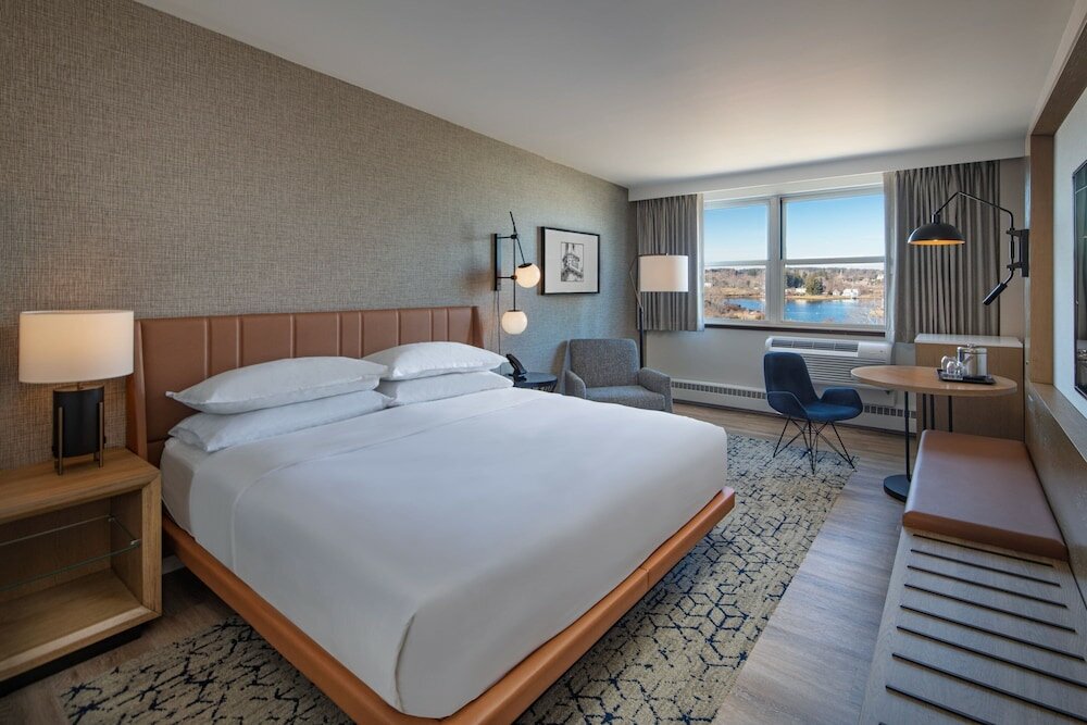 Фото Sheraton Portsmouth Harborside Hotel