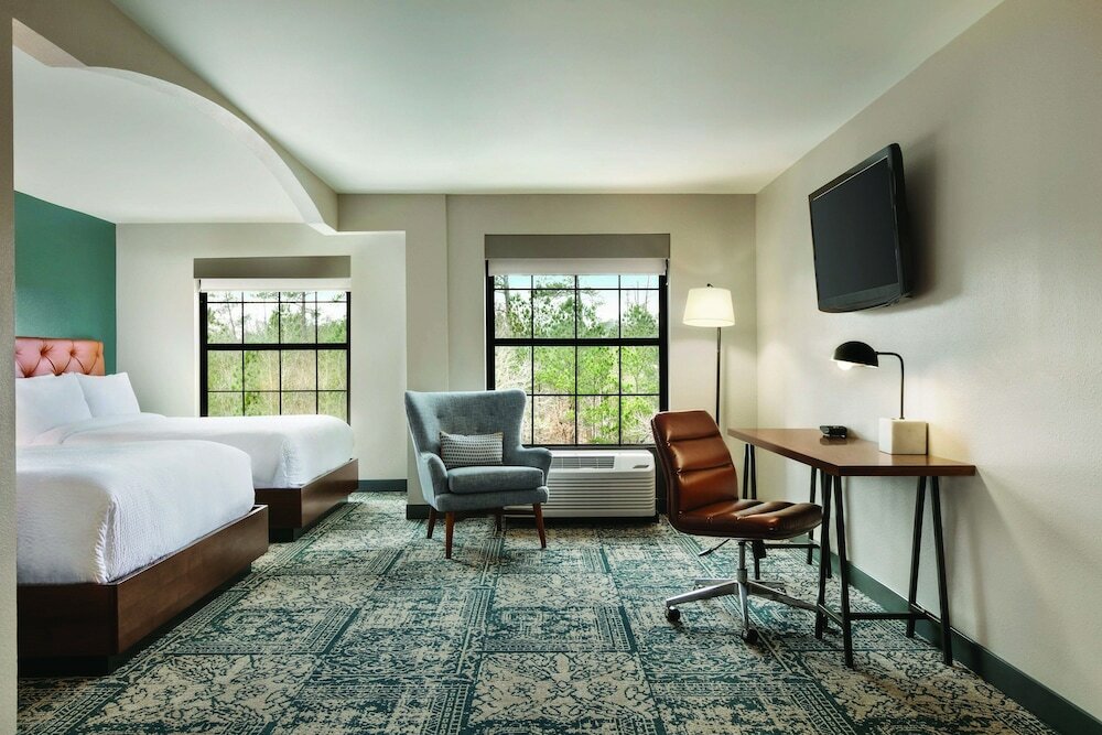 Фото Four Points by Sheraton Raleigh Arena