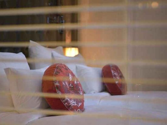 Фото Paradise Suites Hotel