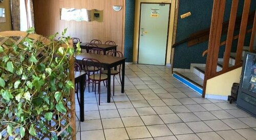 Гостиница Symp'hotel в Бургуан-Жалльё