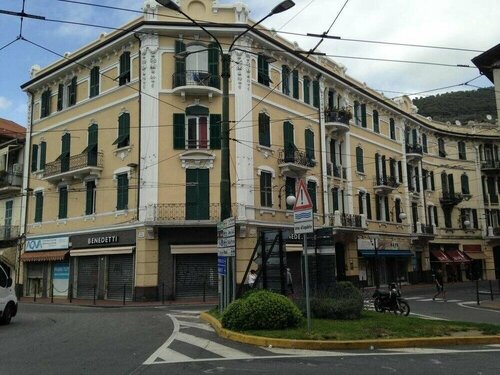 Гостиница Cavour Guest House в Вентимилии