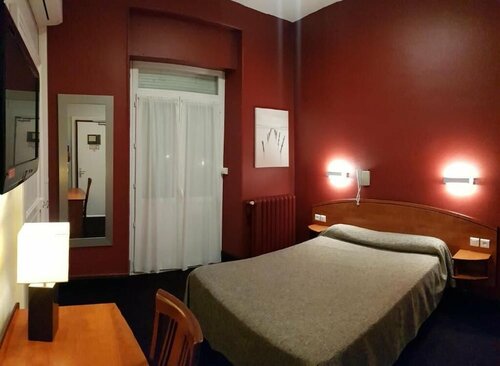Гостиница Hotel De La Paix в Олороне-Сенте-Мари