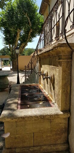 Гостиница Domaine de Valbrillant Chambres d'hôtes в Эксе-ан-Провансе