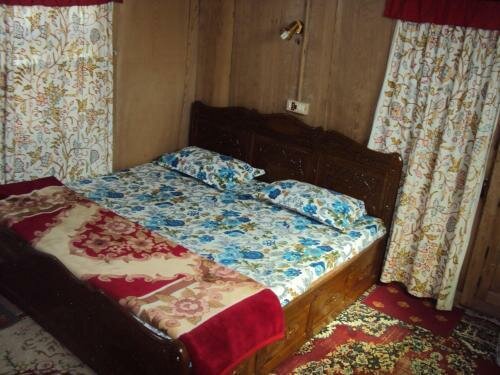 Гостиница Shafeeq Guest House в Джамму и Кашмире