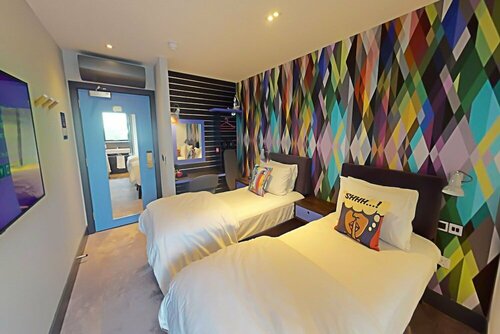 Гостиница Village Hotel Basingstoke в Бейзингстоке