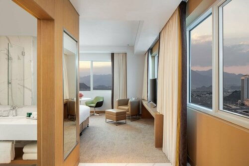 Гостиница DoubleTree by Hilton Fujairah City в Эль-Фуджайре