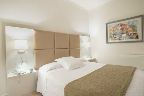 Гостиница Hotel Pirineos в Фигерасе