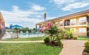 Гостиница Super 8 by Wyndham Midwest City Ok
