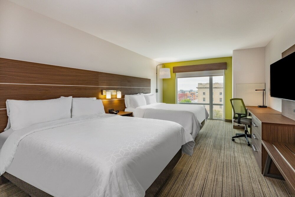 Фото Holiday Inn Express & Suites Lincoln Downtown