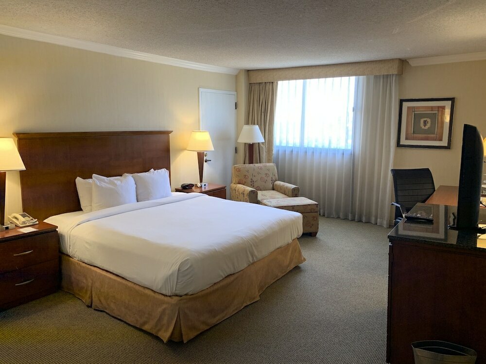 Фото Ontario Airport Hotel & Conference Center