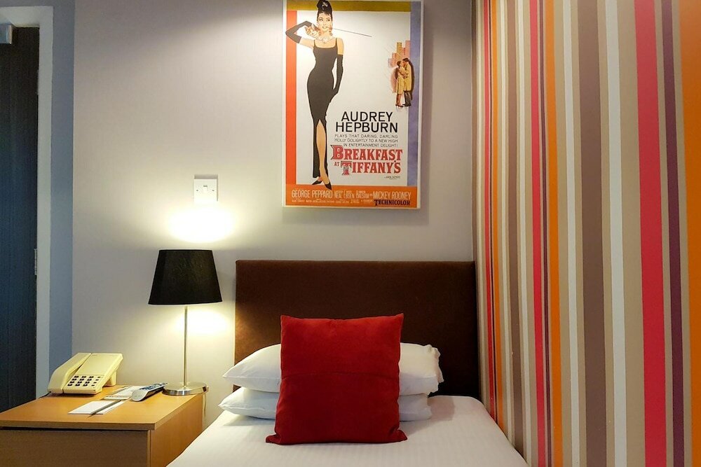 Фото The Cumberland Hotel