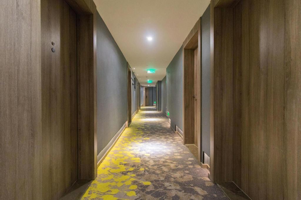Фото Atour Hotel Urumqi People's Cinema
