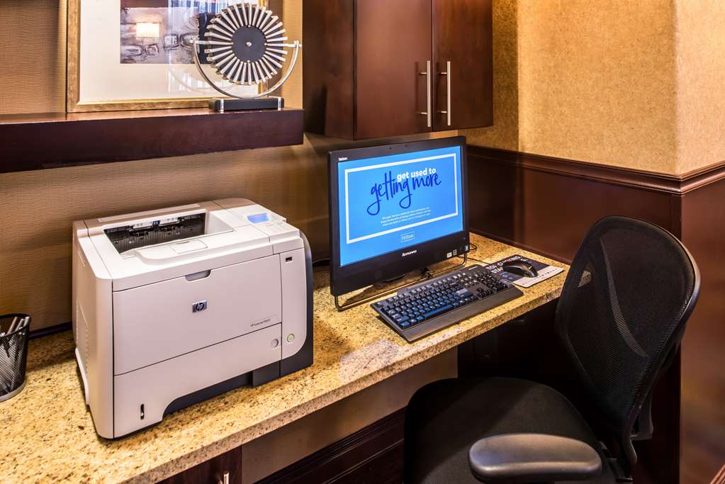 Фото Hampton Inn & Suites Ontario
