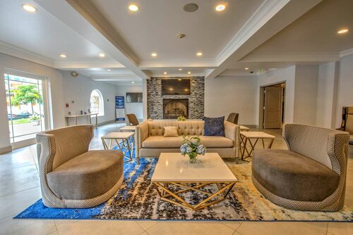 Гостиница Best Western Plus Media Center Inn & Suites в Бербанке