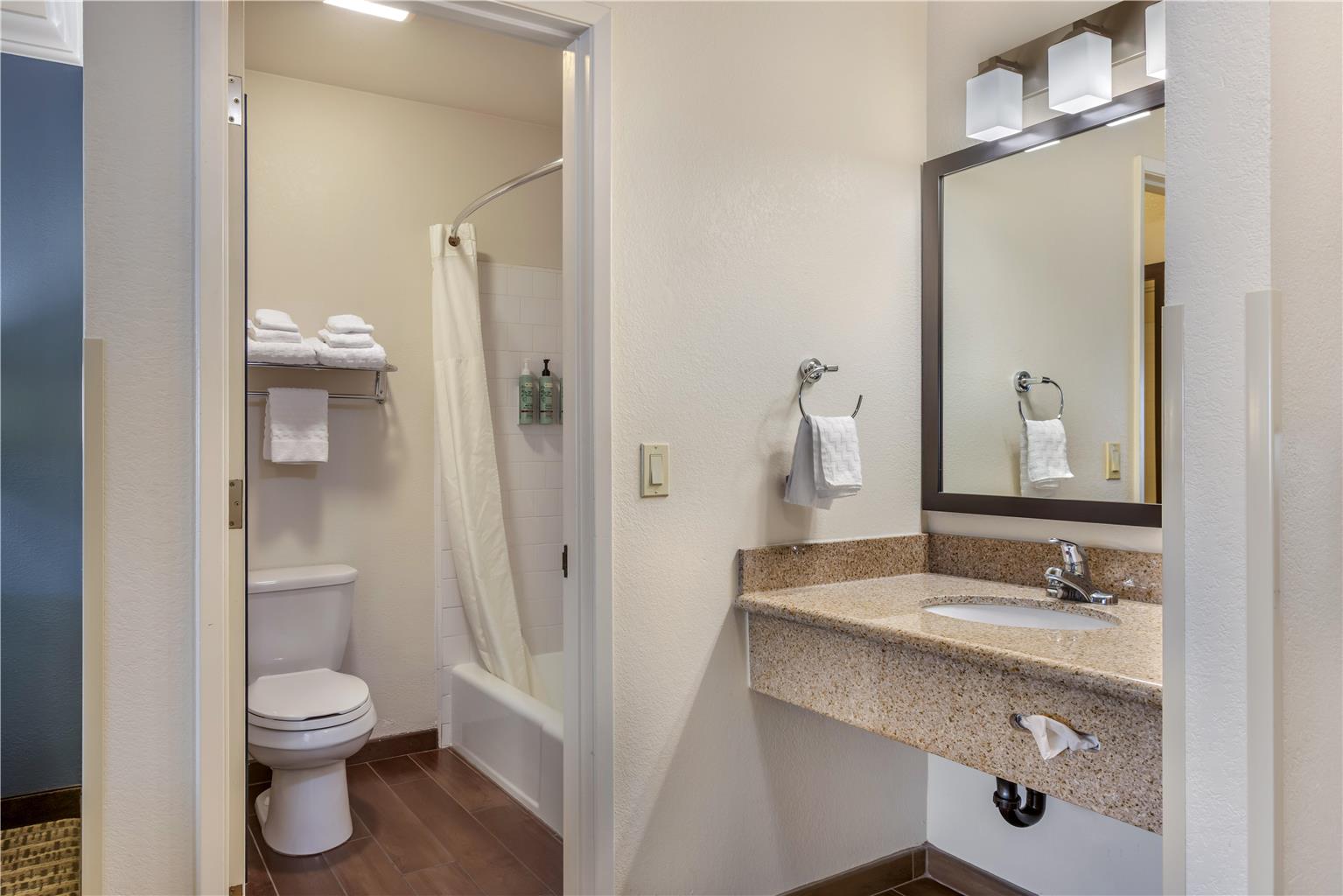 Фото Best Western Town & Country Lodge