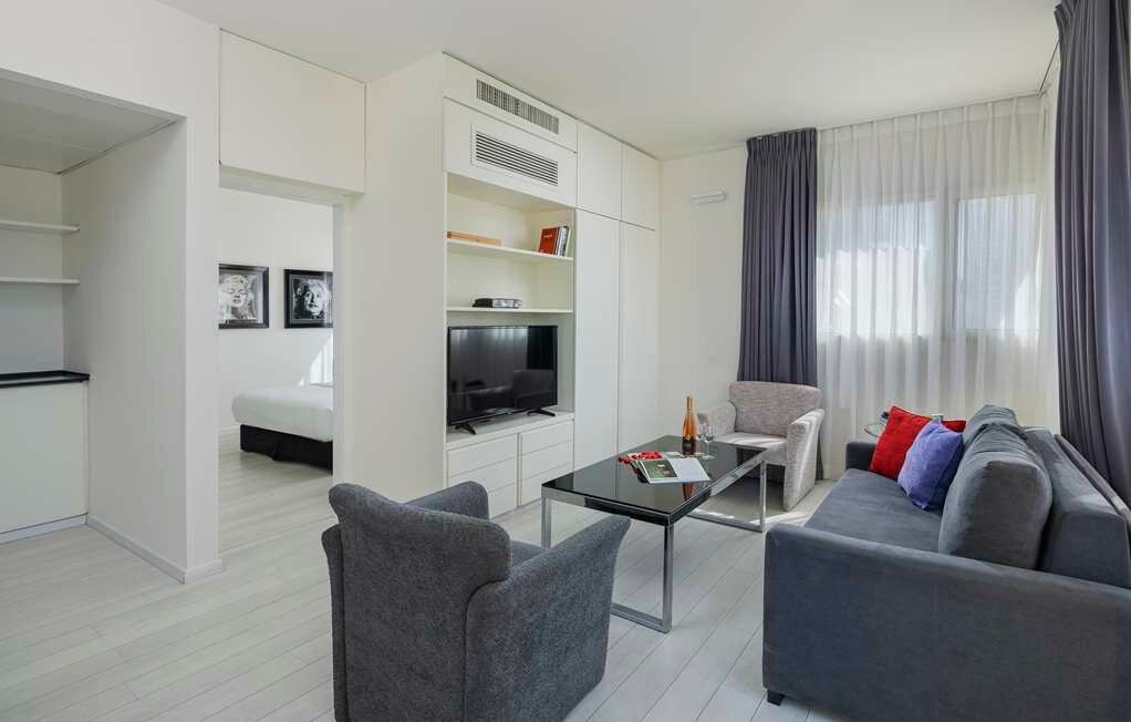 Фото Best Western Regency Suites Hotel