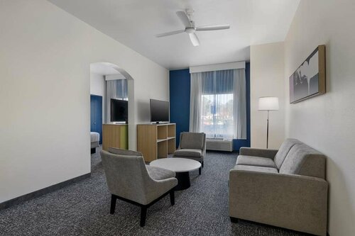 Гостиница Super 8 by Wyndham Nacogdoches в Накодочесе
