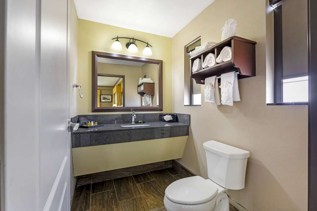 Фото Best Western Plus Emerald Inn & Suites