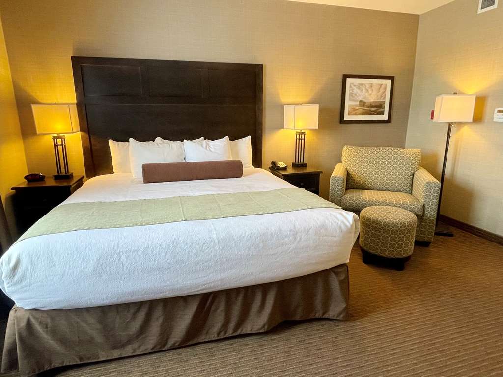 Фото Best Western Plus Okotoks Inn & Suites