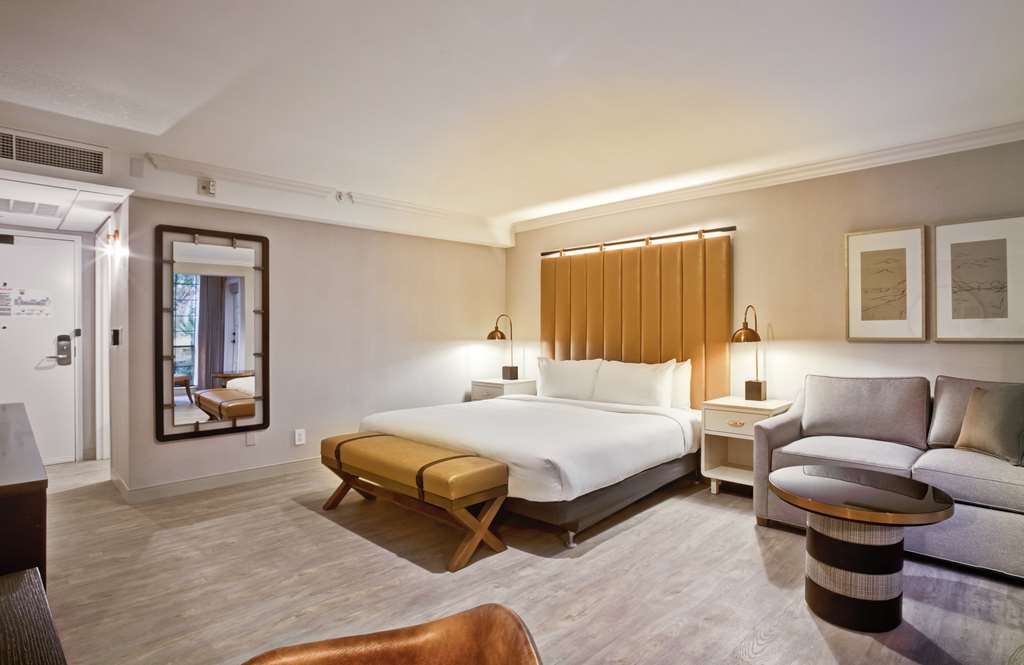 Фото The Inn at Saratoga, Tapestry Collection by Hilton