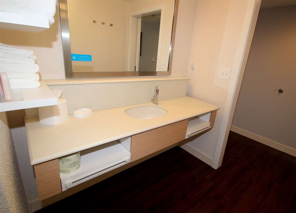 Фото Hampton Inn Suffolk
