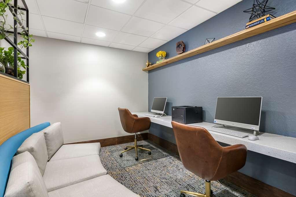 Фото Best Western Plus Universal Inn