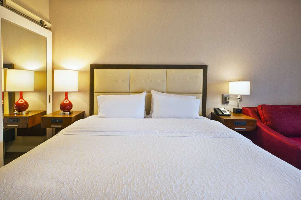 Фото Hampton Inn & Suites Providence/Warwick-Airport