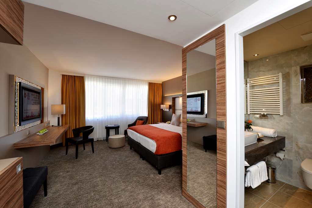 Фото Best Western Plus Delta Park Hotel