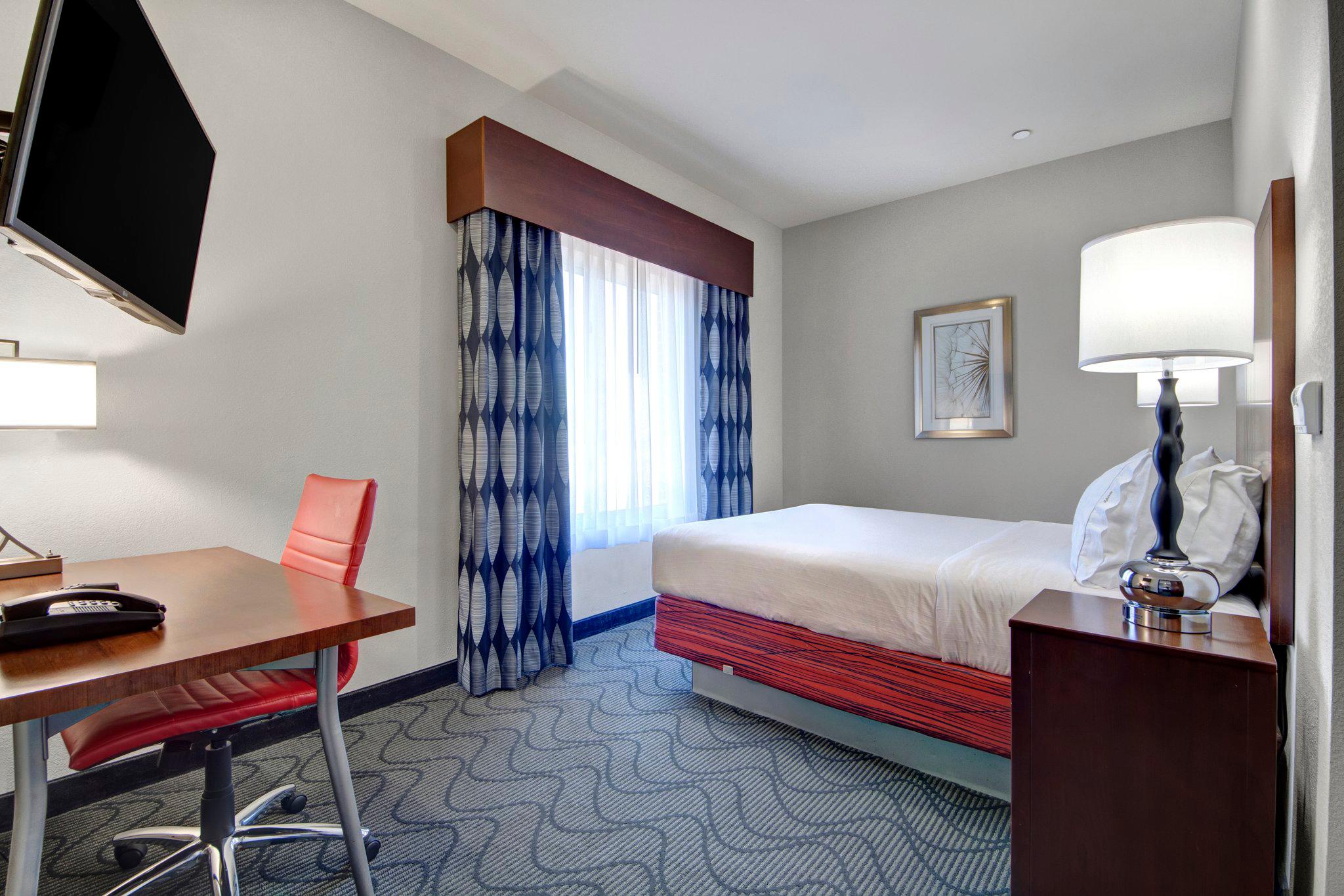 Фото Holiday Inn Express & Suites Oklahoma City North, an Ihg Hotel