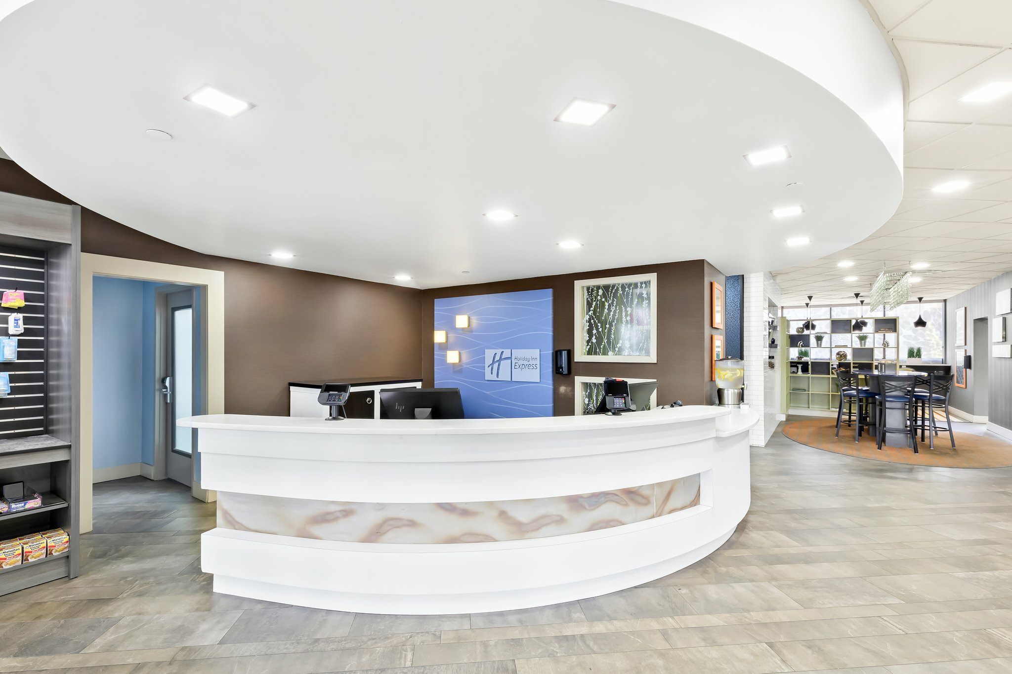 Фото Holiday Inn Express Atlanta Galleria - Ballpark Area, an Ihg Hotel