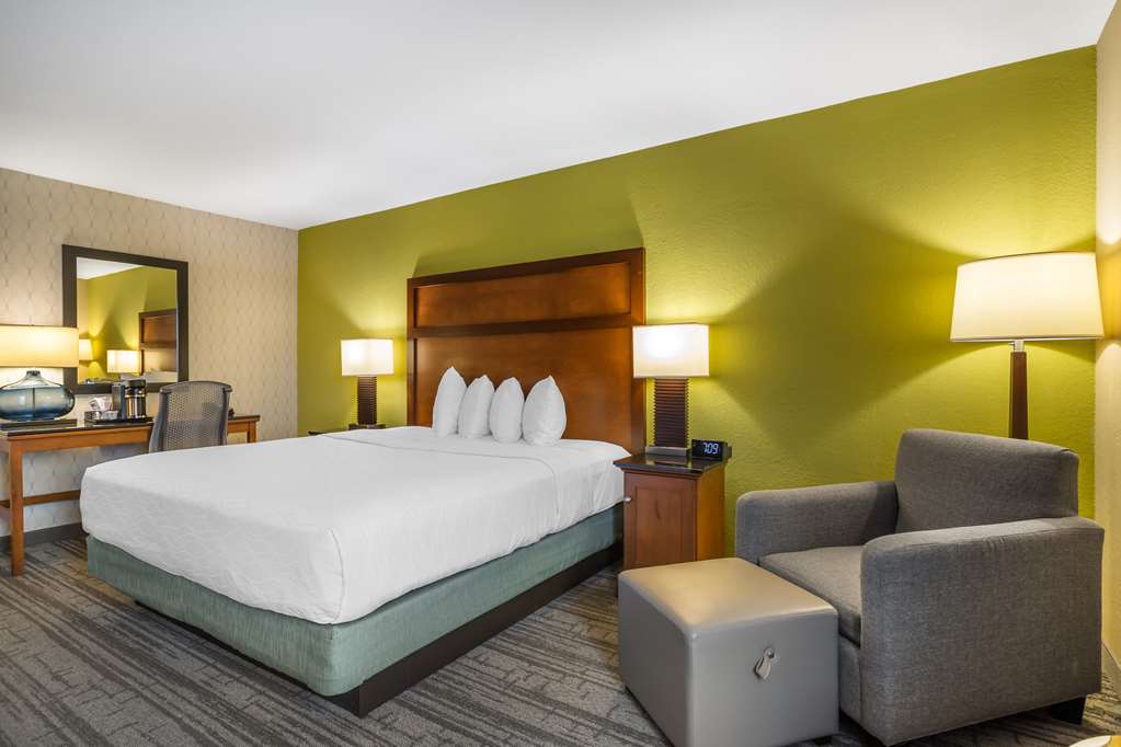 Фото Best Western Plus Houston Energy Corridor