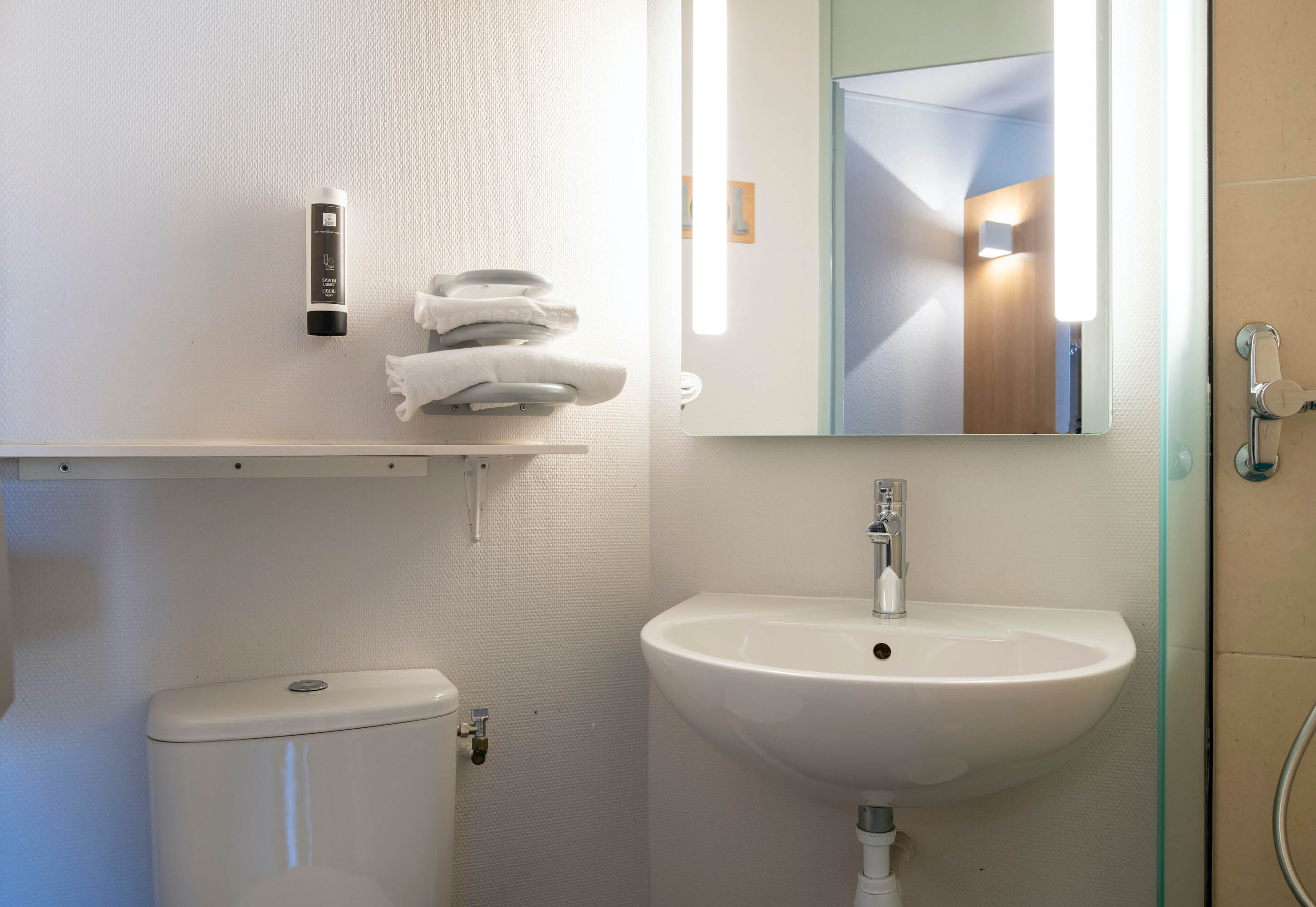 Фото B&b Hotel Avignon - 1