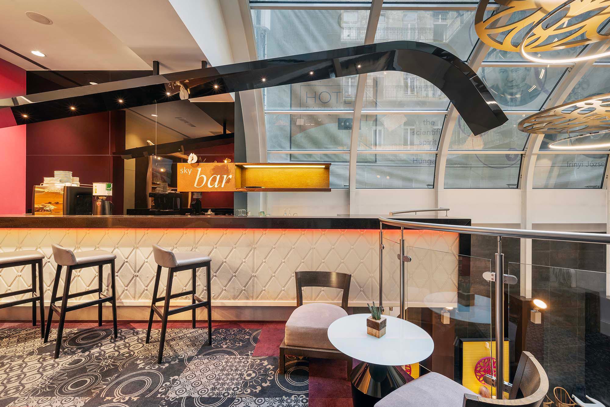 Фото Ikonik Parlament