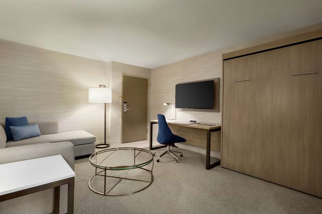 Фото DoubleTree Suites by Hilton Hotel Boston - Cambridge