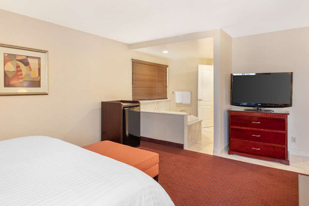 Фото Best Western Plus West Covina Inn