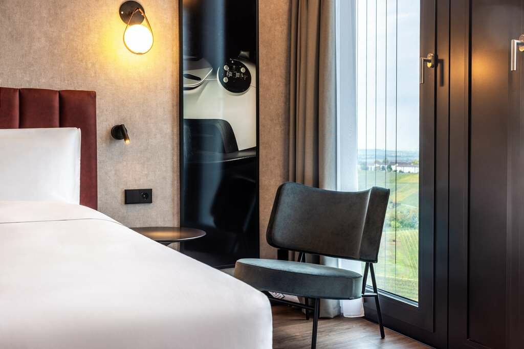 Фото Radisson Blu Hotel At Porsche Design Tower Stuttgart