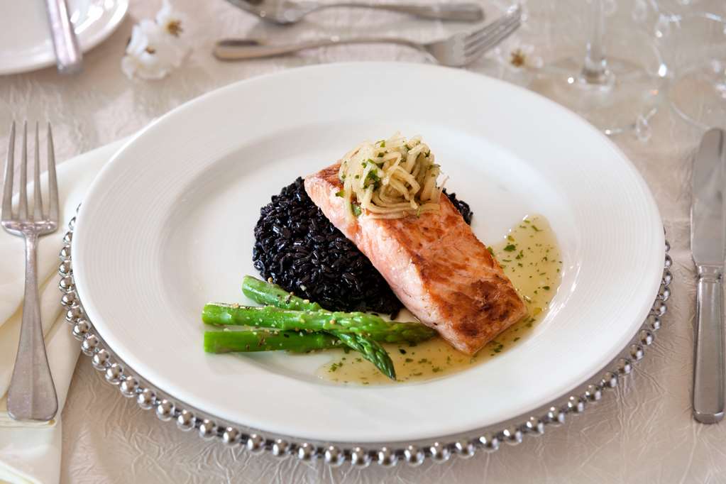 Фото Embassy Suites by Hilton Orlando Lake Buena Vista South