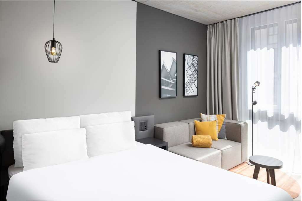 Фото Radisson Hotel & Suites Zurich 