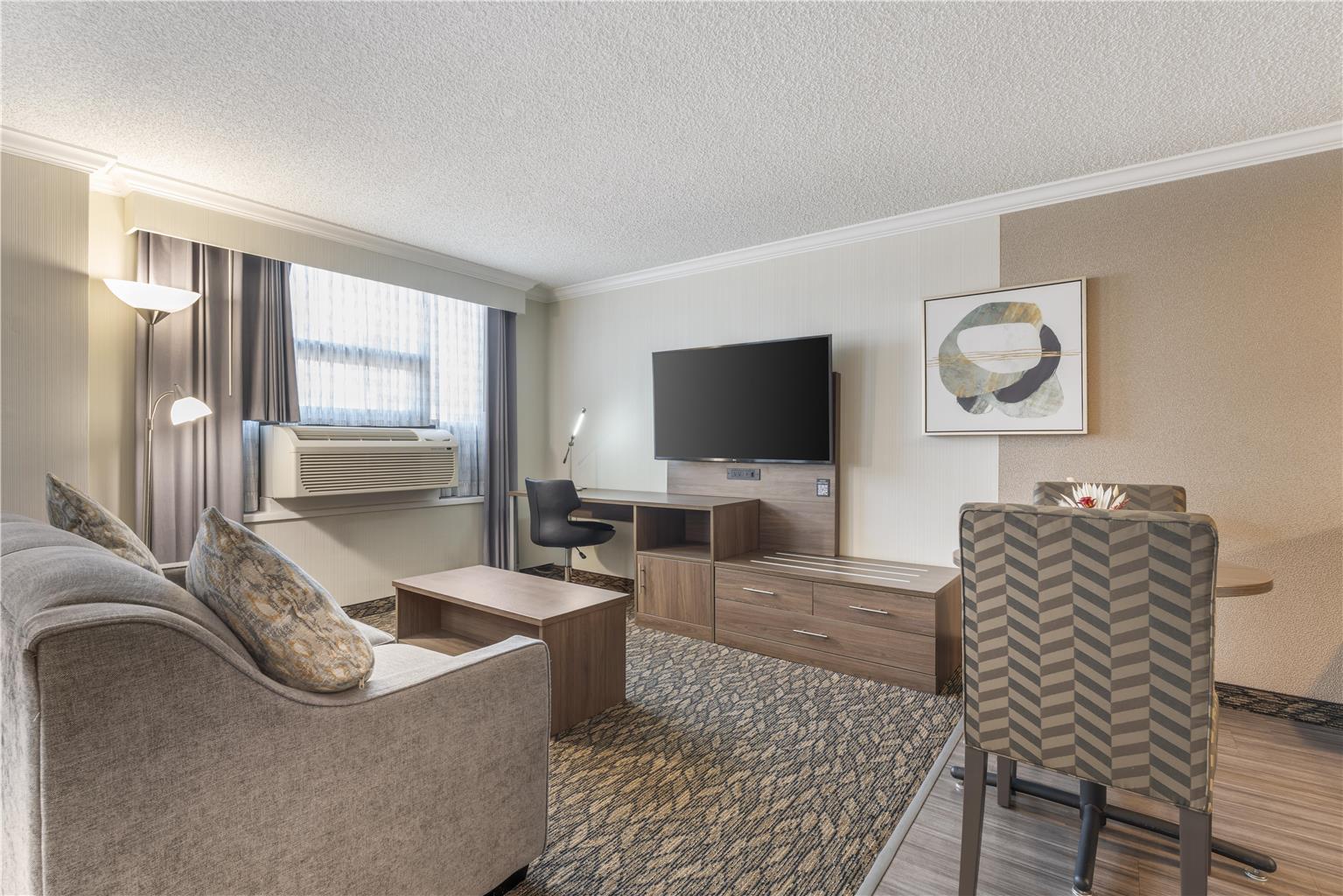 Фото Best Western Plus Carlton Plaza