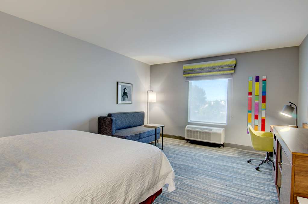 Фото Hampton Inn & Suites Portland West