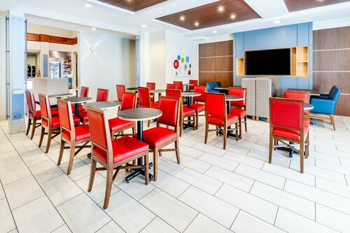 Гостиница Holiday Inn Express Hotel & Suites Denver North - Thornton, an Ihg Hotel в Торнтоне