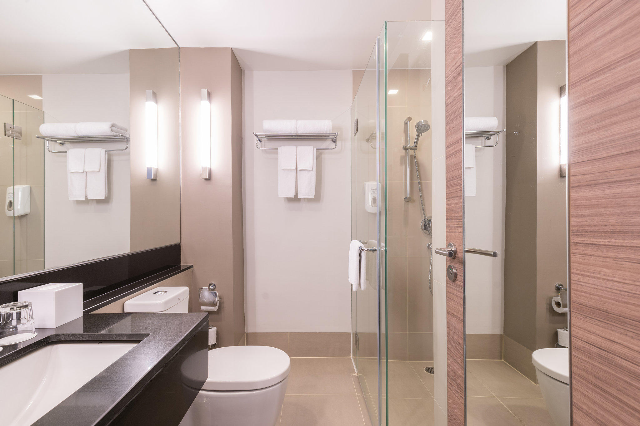 Фото Holiday Inn Express Bangkok Sathorn