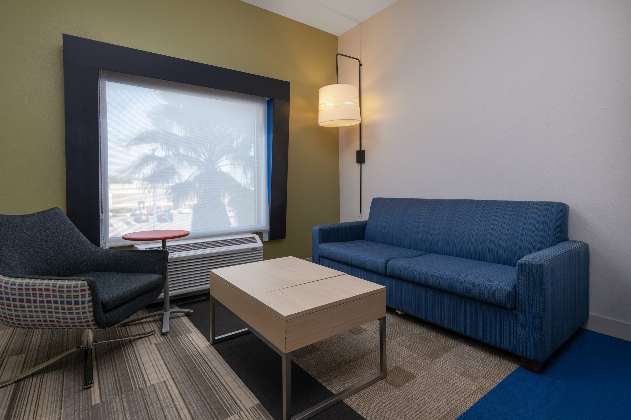 Фото Holiday Inn Express & Suites Lakeland South, an Ihg Hotel