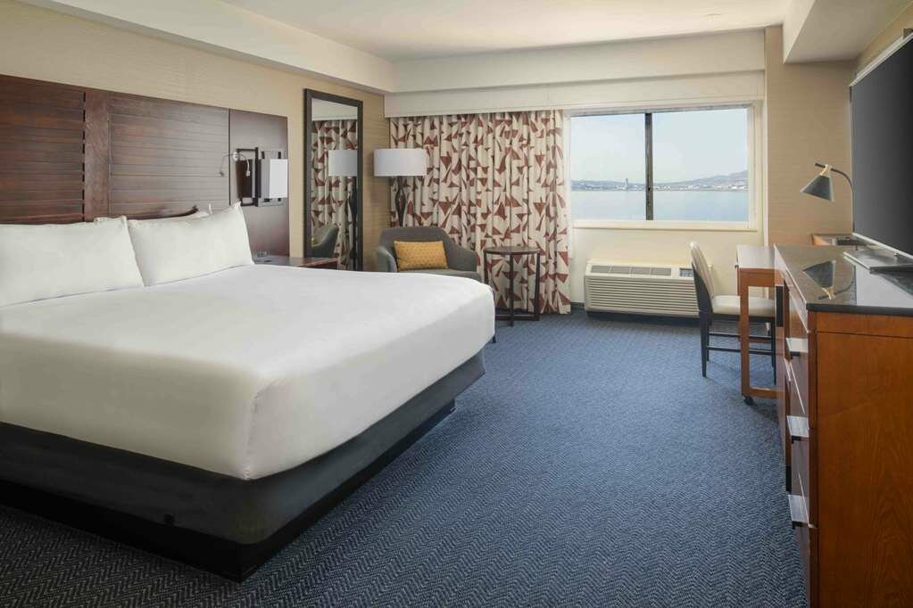 Фото Doubletree Hotel San Francisco Airport