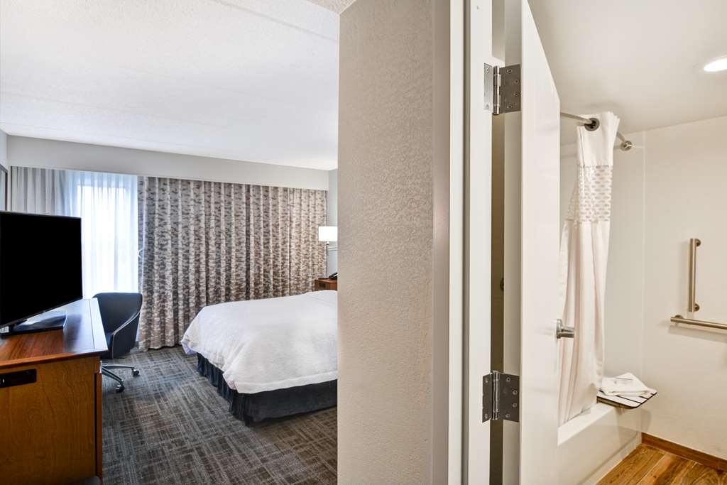 Фото Hampton Inn Albany-Wolf Road