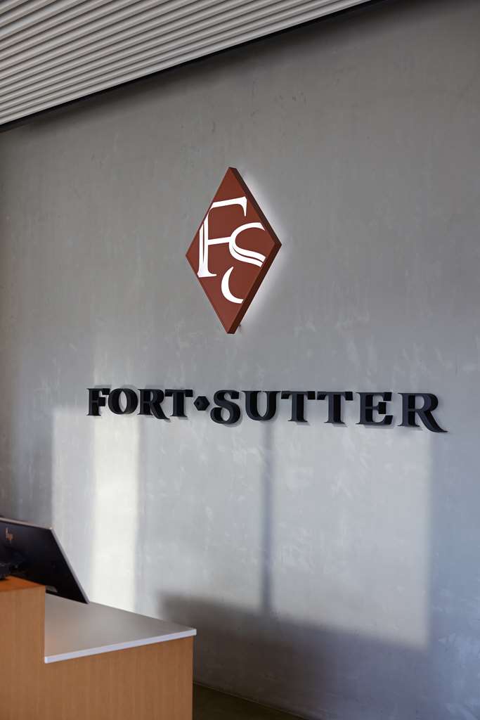 Фото The Fort Sutter Sacramento, Tapestry Collection by Hilton